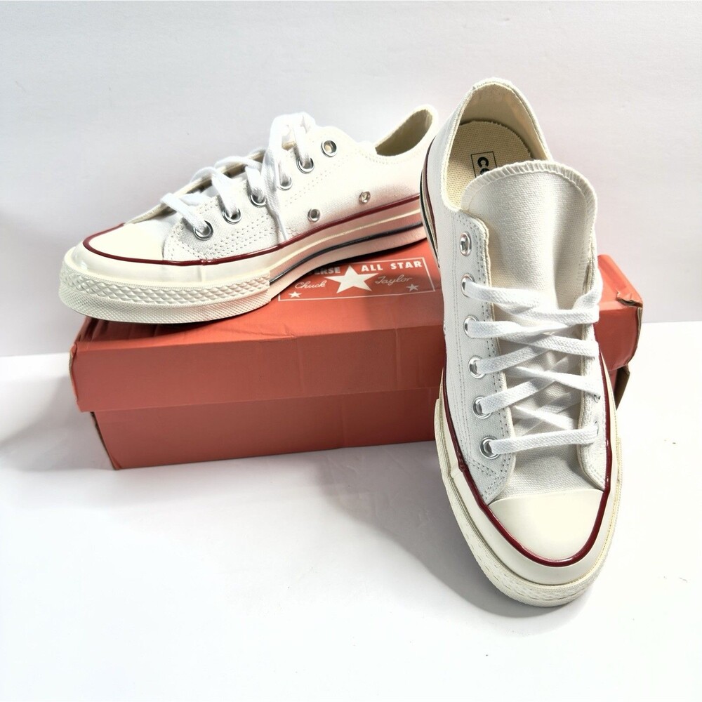 Converse Low Top Lace Up Women’s 8 or Men’s 6 White Sneakers.  New In Box